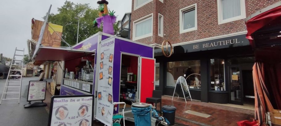 Emden - Aufbau im Regen